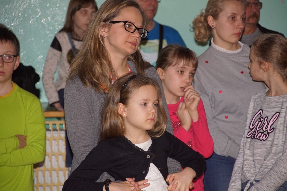 Piękne stroje i ogromne zamiłowanie do śląskiej kultury i tradycji zaprezentowali dzisiaj (12.03) uczniowie Szkoły Podstawowej nr 2 w Bykowinie, podczas obchodów Dnia Śląskiego.