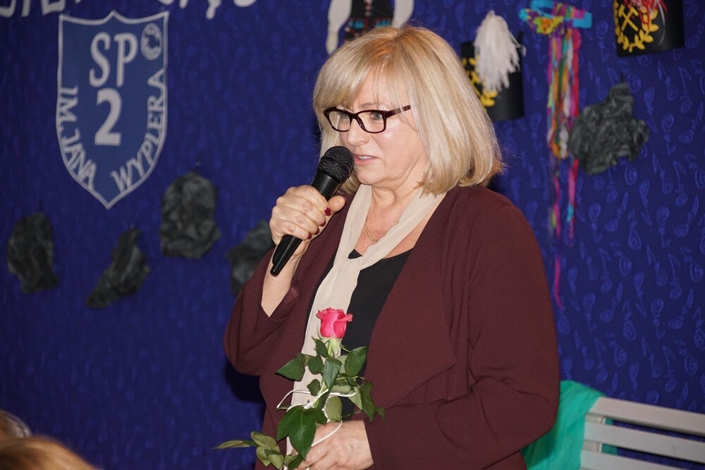 Piękne stroje i ogromne zamiłowanie do śląskiej kultury i tradycji zaprezentowali dzisiaj (12.03) uczniowie Szkoły Podstawowej nr 2 w Bykowinie, podczas obchodów Dnia Śląskiego.