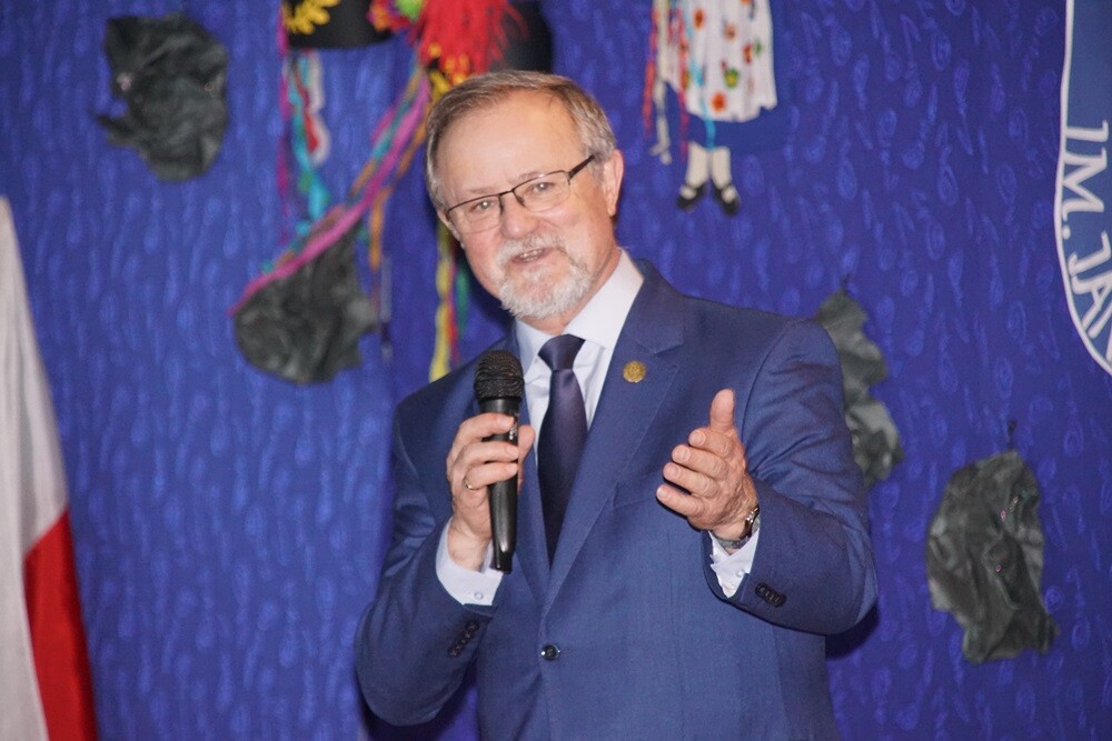 Piękne stroje i ogromne zamiłowanie do śląskiej kultury i tradycji zaprezentowali dzisiaj (12.03) uczniowie Szkoły Podstawowej nr 2 w Bykowinie, podczas obchodów Dnia Śląskiego.