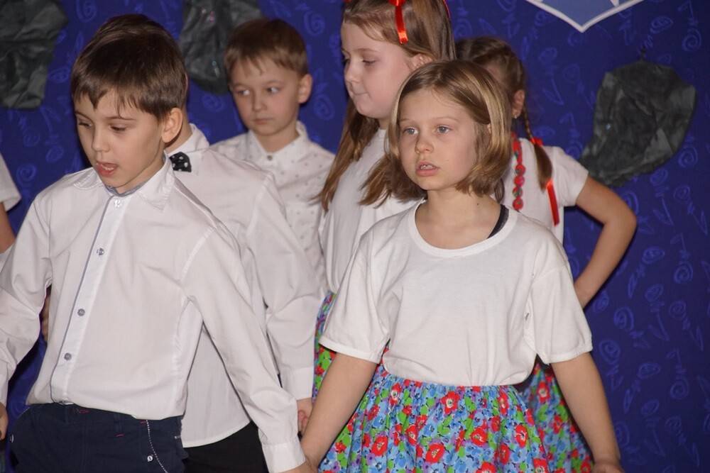 Piękne stroje i ogromne zamiłowanie do śląskiej kultury i tradycji zaprezentowali dzisiaj (12.03) uczniowie Szkoły Podstawowej nr 2 w Bykowinie, podczas obchodów Dnia Śląskiego.