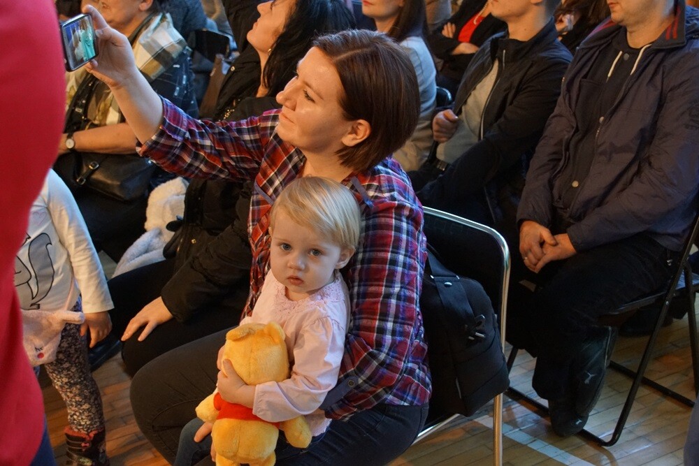 Piękne stroje i ogromne zamiłowanie do śląskiej kultury i tradycji zaprezentowali dzisiaj (12.03) uczniowie Szkoły Podstawowej nr 2 w Bykowinie, podczas obchodów Dnia Śląskiego.