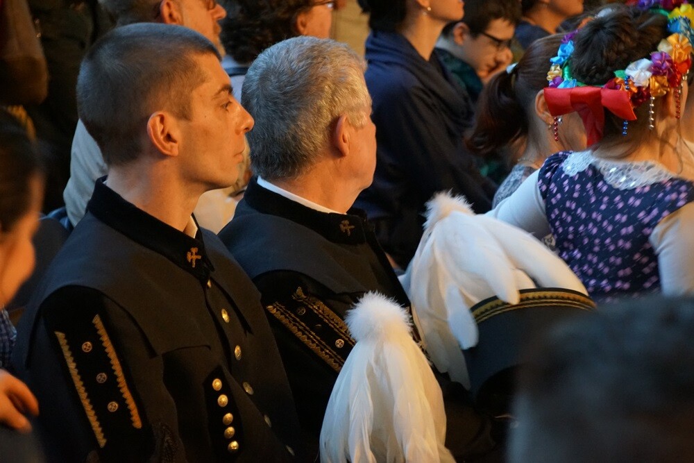 Piękne stroje i ogromne zamiłowanie do śląskiej kultury i tradycji zaprezentowali dzisiaj (12.03) uczniowie Szkoły Podstawowej nr 2 w Bykowinie, podczas obchodów Dnia Śląskiego.