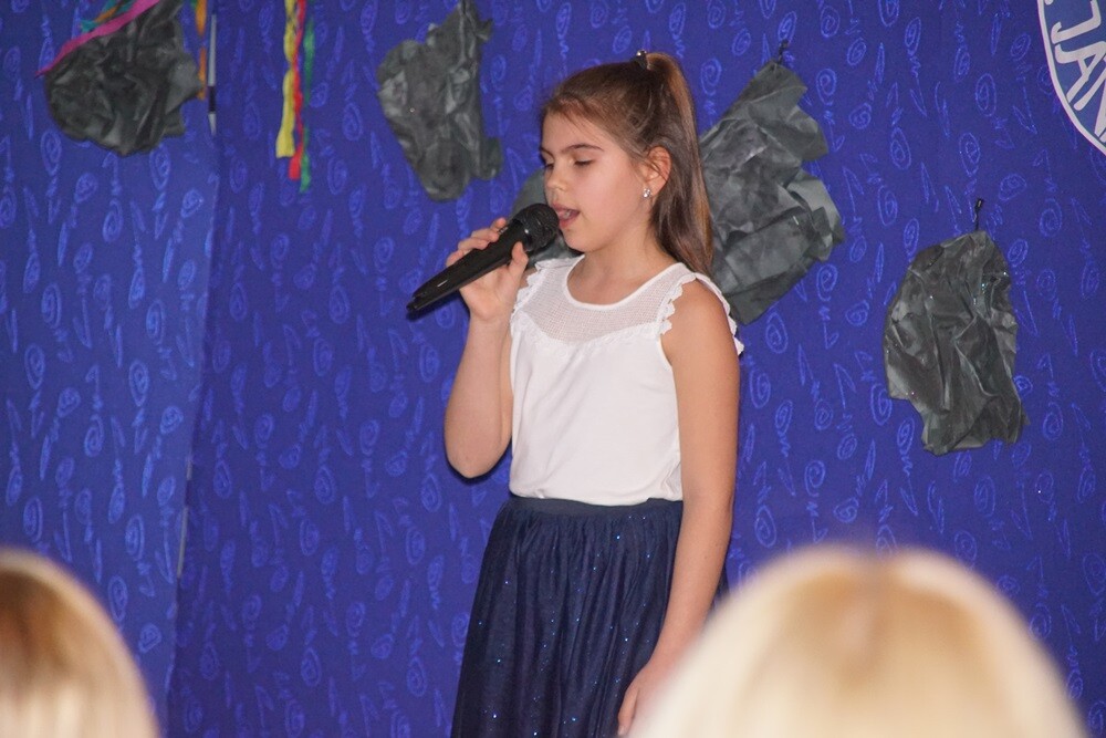 Piękne stroje i ogromne zamiłowanie do śląskiej kultury i tradycji zaprezentowali dzisiaj (12.03) uczniowie Szkoły Podstawowej nr 2 w Bykowinie, podczas obchodów Dnia Śląskiego.