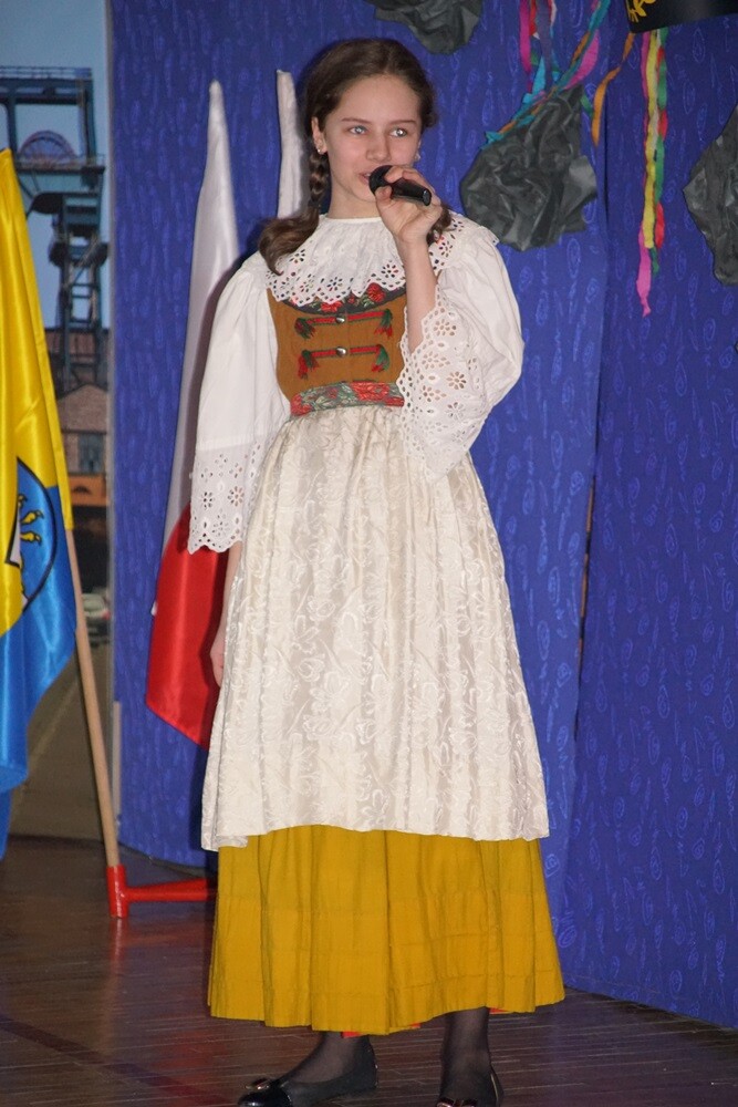 Piękne stroje i ogromne zamiłowanie do śląskiej kultury i tradycji zaprezentowali dzisiaj (12.03) uczniowie Szkoły Podstawowej nr 2 w Bykowinie, podczas obchodów Dnia Śląskiego.