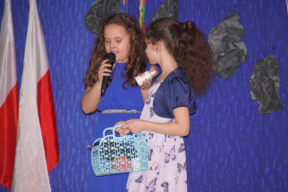 Piękne stroje i ogromne zamiłowanie do śląskiej kultury i tradycji zaprezentowali dzisiaj (12.03) uczniowie Szkoły Podstawowej nr 2 w Bykowinie, podczas obchodów Dnia Śląskiego.