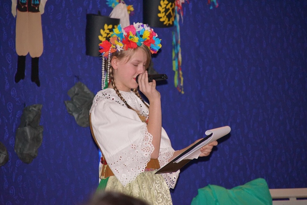 Piękne stroje i ogromne zamiłowanie do śląskiej kultury i tradycji zaprezentowali dzisiaj (12.03) uczniowie Szkoły Podstawowej nr 2 w Bykowinie, podczas obchodów Dnia Śląskiego.
