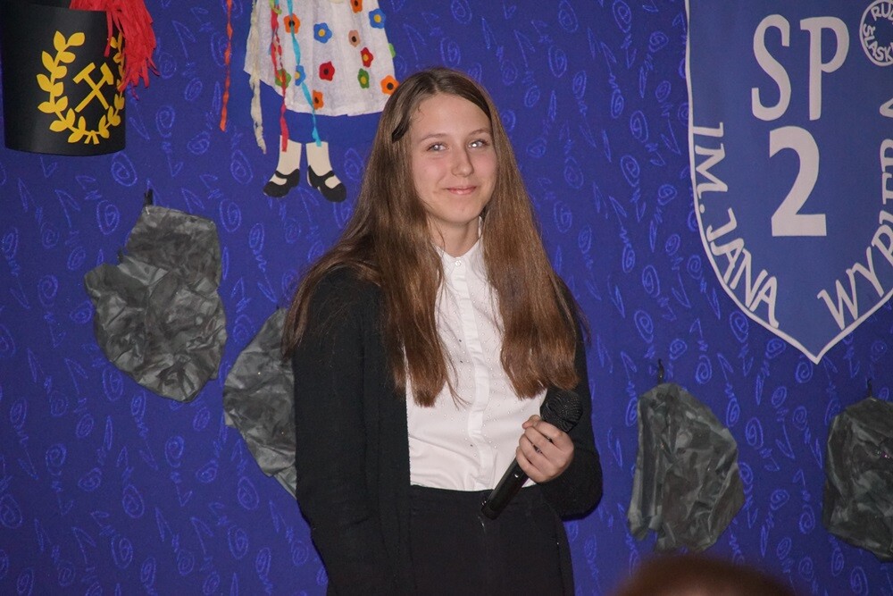 Piękne stroje i ogromne zamiłowanie do śląskiej kultury i tradycji zaprezentowali dzisiaj (12.03) uczniowie Szkoły Podstawowej nr 2 w Bykowinie, podczas obchodów Dnia Śląskiego.