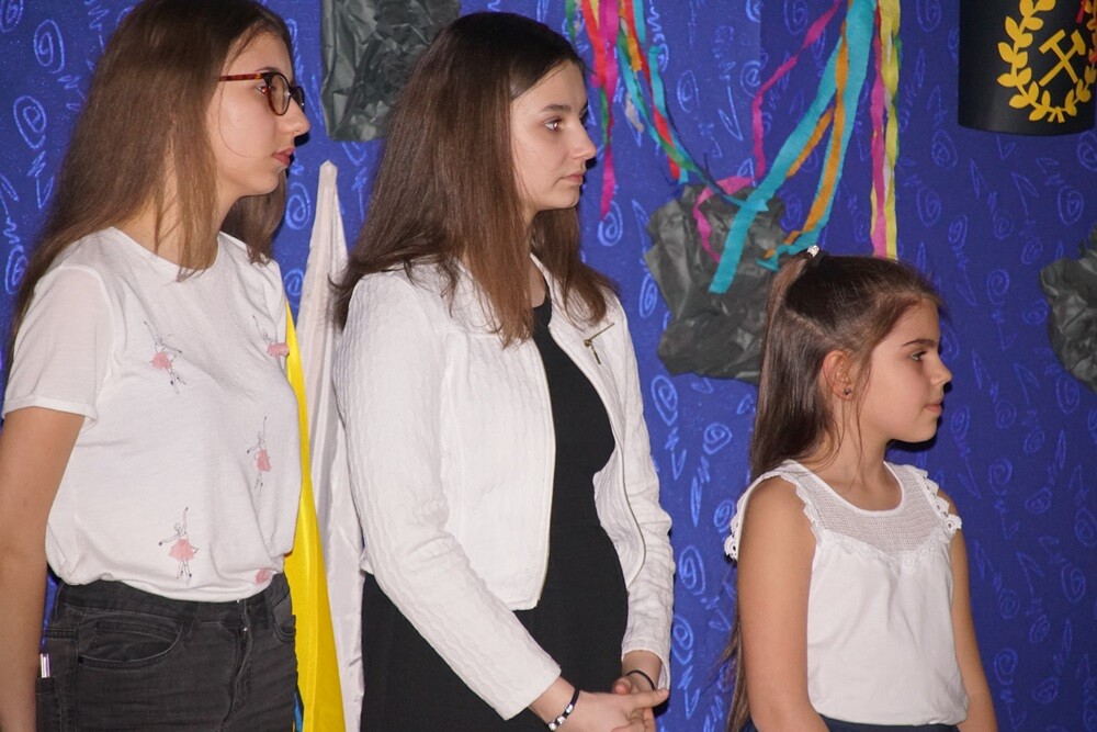 Piękne stroje i ogromne zamiłowanie do śląskiej kultury i tradycji zaprezentowali dzisiaj (12.03) uczniowie Szkoły Podstawowej nr 2 w Bykowinie, podczas obchodów Dnia Śląskiego.