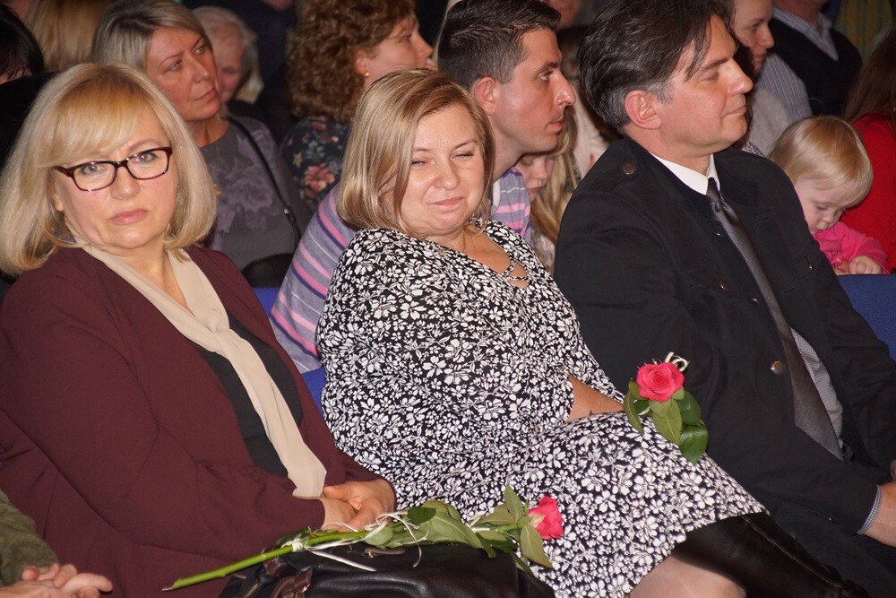 Piękne stroje i ogromne zamiłowanie do śląskiej kultury i tradycji zaprezentowali dzisiaj (12.03) uczniowie Szkoły Podstawowej nr 2 w Bykowinie, podczas obchodów Dnia Śląskiego.