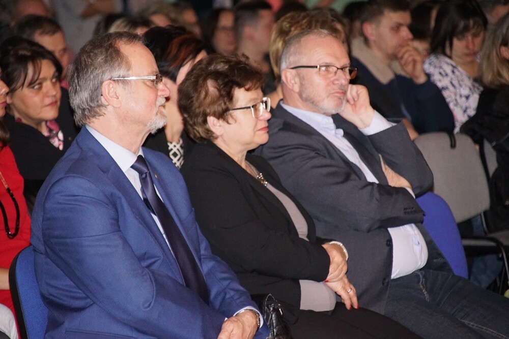 Piękne stroje i ogromne zamiłowanie do śląskiej kultury i tradycji zaprezentowali dzisiaj (12.03) uczniowie Szkoły Podstawowej nr 2 w Bykowinie, podczas obchodów Dnia Śląskiego.