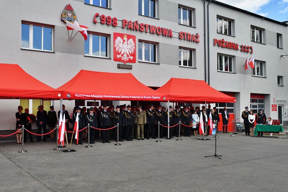 W środę, 10 maja przed siedzibą Komendy Miejskiej Państwowej Straży Pożarnej w Rudzie Śląskiej odbyły się uroczyste Obchody Dnia Strażaka. 

fot. Jacek Knapik
