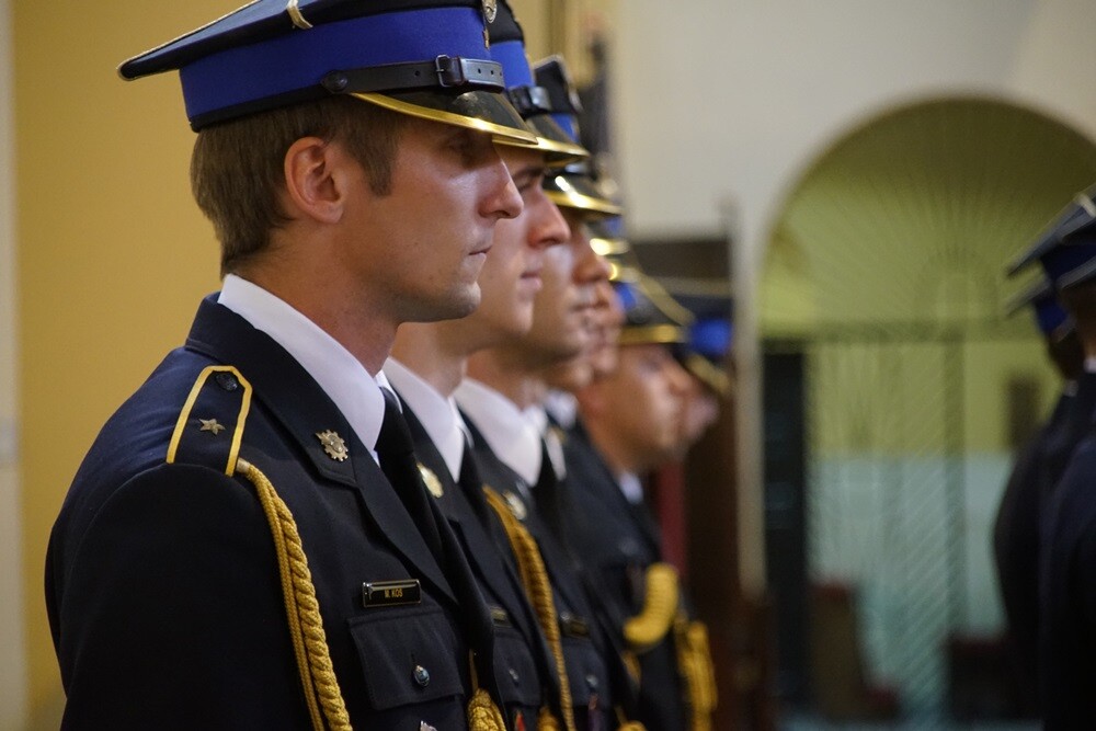 Dziś na rynku miała miejsce uroczystość nadania sztandaru Komendzie Miejskiej Państwowej Straży Pożarnej. Nasza komenda otrzymała również Złotą Odznakę Honorową za Zasługi dla Województwa Śląskiego. Przed uroczystością w kościele pw. św. Pawła odprawiona została msza św. w intencji strażaków i pracowników rudzkiej komendy.