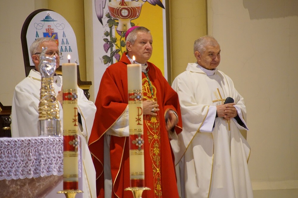 Dziś na rynku miała miejsce uroczystość nadania sztandaru Komendzie Miejskiej Państwowej Straży Pożarnej. Nasza komenda otrzymała również Złotą Odznakę Honorową za Zasługi dla Województwa Śląskiego. Przed uroczystością w kościele pw. św. Pawła odprawiona została msza św. w intencji strażaków i pracowników rudzkiej komendy.