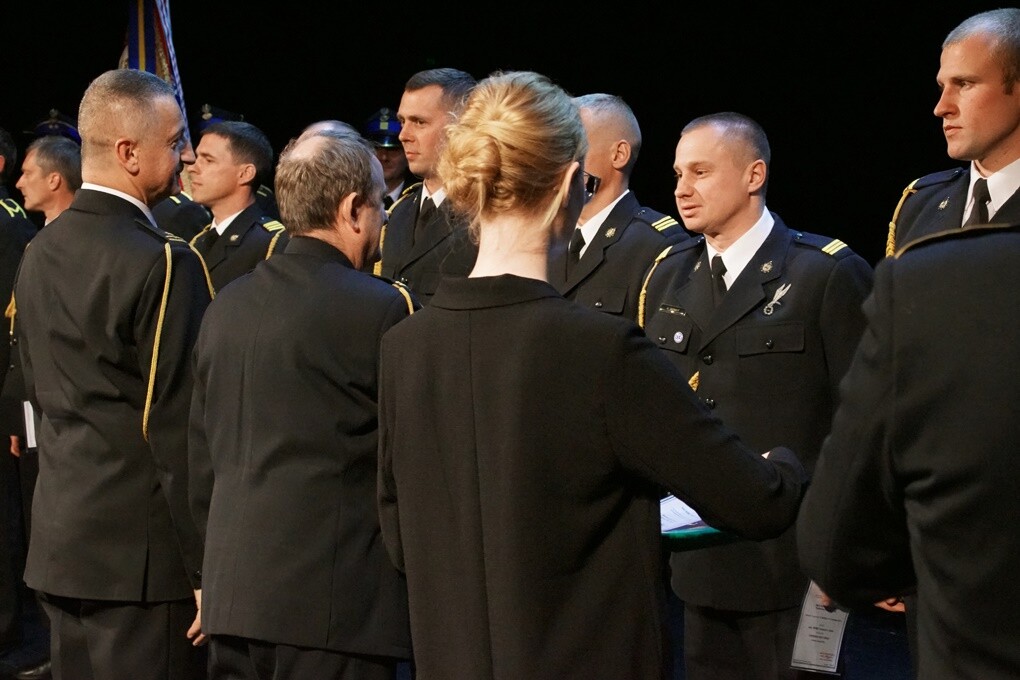 Rudzcy strażacy świętowali. Z okazji Dnia Strażaka w Miejskim Centrum Kultury im. H. Bisty odbyła się uroczystość, podczas której wręczono odznaczenia, awanse służbowe oraz nagrody prezydenta miasta. Nie zabrakło też życzeń i podziękowań za trud i pracę, jaką strażacy wkładają każdego dnia w to, żeby mieszkańcy Rudy Śląskiej mogli czuć się bezpiecznie.