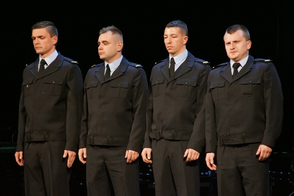 Rudzcy strażacy świętowali. Z okazji Dnia Strażaka w Miejskim Centrum Kultury im. H. Bisty odbyła się uroczystość, podczas której wręczono odznaczenia, awanse służbowe oraz nagrody prezydenta miasta. Nie zabrakło też życzeń i podziękowań za trud i pracę, jaką strażacy wkładają każdego dnia w to, żeby mieszkańcy Rudy Śląskiej mogli czuć się bezpiecznie.