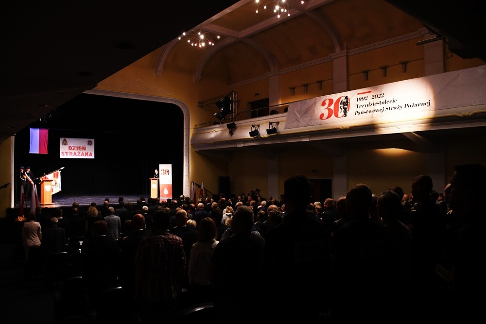 17 maja w Miejskim Centrum Kultury im. Henryka Bisty w Rudzie Śląskiej odbyły się uroczyste Obchody Dnia Strażaka oraz 30 – lecia powstania Państwowej Straży Pożarnej.

fot. Jacek Knapik