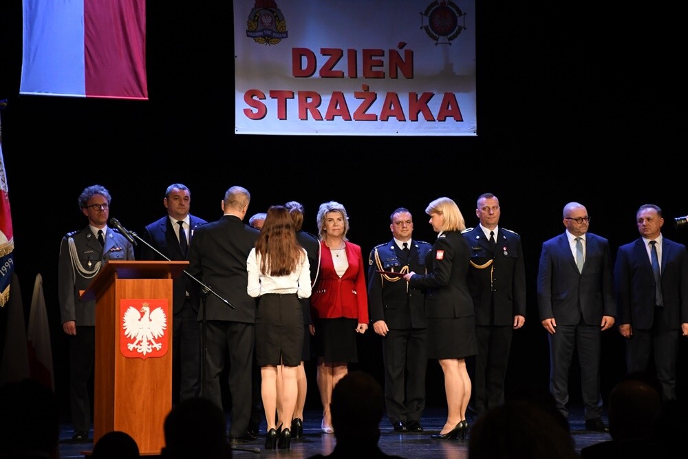 17 maja w Miejskim Centrum Kultury im. Henryka Bisty w Rudzie Śląskiej odbyły się uroczyste Obchody Dnia Strażaka oraz 30 – lecia powstania Państwowej Straży Pożarnej.

fot. Jacek Knapik
