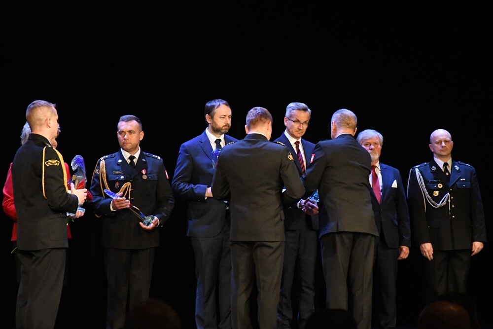 17 maja w Miejskim Centrum Kultury im. Henryka Bisty w Rudzie Śląskiej odbyły się uroczyste Obchody Dnia Strażaka oraz 30 – lecia powstania Państwowej Straży Pożarnej.

fot. Jacek Knapik