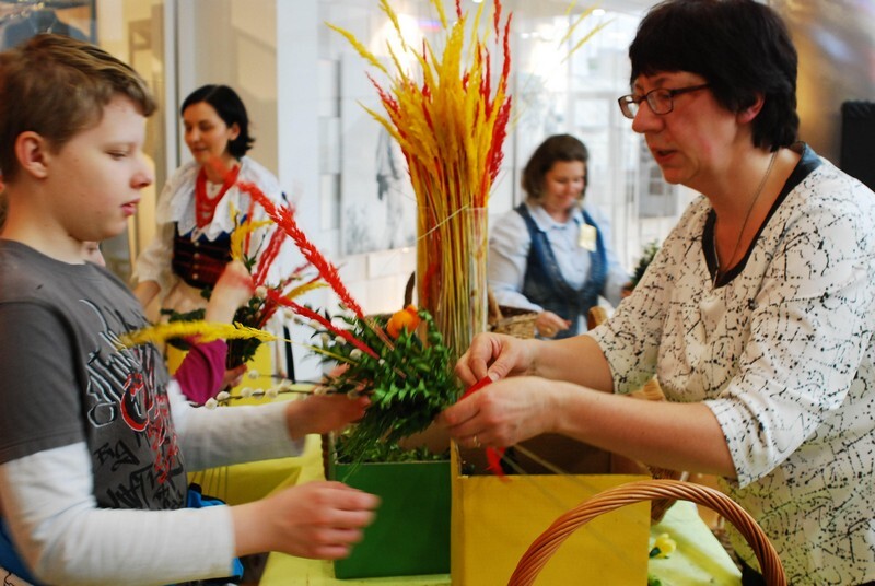 13 kwietnia w C.H. Plaza odbyły się wielkanocne warsztaty Muzeum Miejskiego im. Maksymiliana Chroboka w Rudzie Śląskiej. Uczestnicy przygotowali własnoręcznie tradycyjną śląską palmę i rozmaite wielkanocne dekoracje. Była też okazja do przymierzenia śląskich strojów regionalnych i wykonania pamiątkowego zdjęcia.