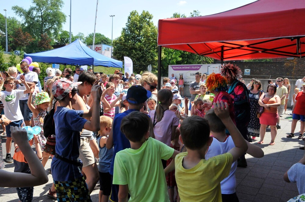 Z okazji Dnia Dziecka wczoraj odbyła się impreza dla najmłodszych mieszkańców Rudy Śląskiej zorganizowana pod siedzibą Elsatu i Silemana w Wirku.