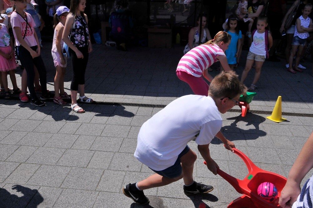 Z okazji Dnia Dziecka wczoraj odbyła się impreza dla najmłodszych mieszkańców Rudy Śląskiej zorganizowana pod siedzibą Elsatu i Silemana w Wirku.