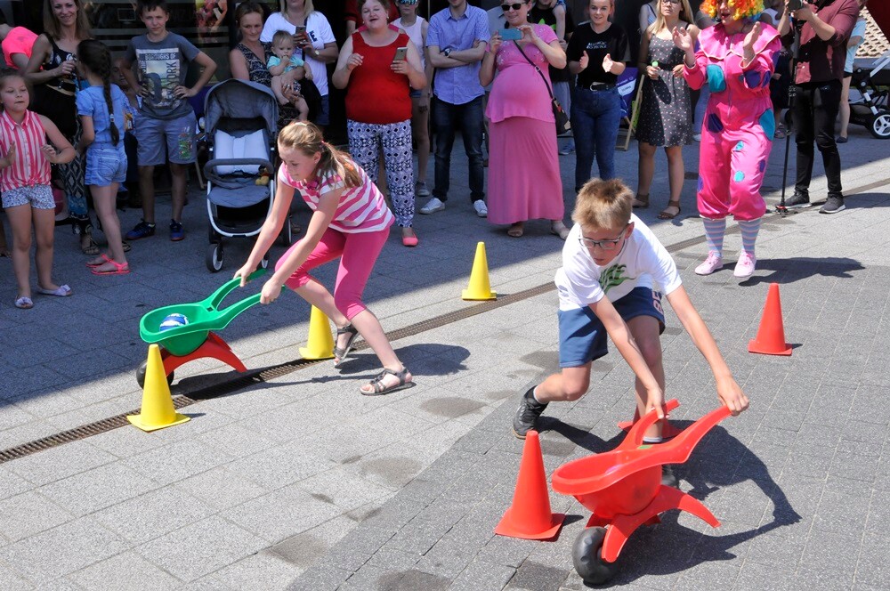 Z okazji Dnia Dziecka wczoraj odbyła się impreza dla najmłodszych mieszkańców Rudy Śląskiej zorganizowana pod siedzibą Elsatu i Silemana w Wirku.