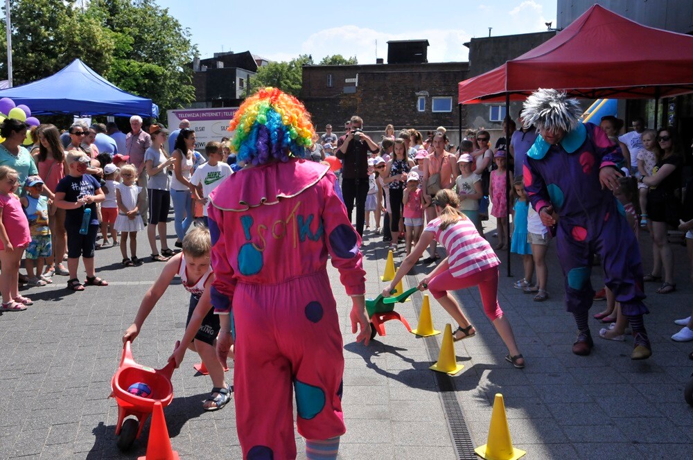 Z okazji Dnia Dziecka wczoraj odbyła się impreza dla najmłodszych mieszkańców Rudy Śląskiej zorganizowana pod siedzibą Elsatu i Silemana w Wirku.
