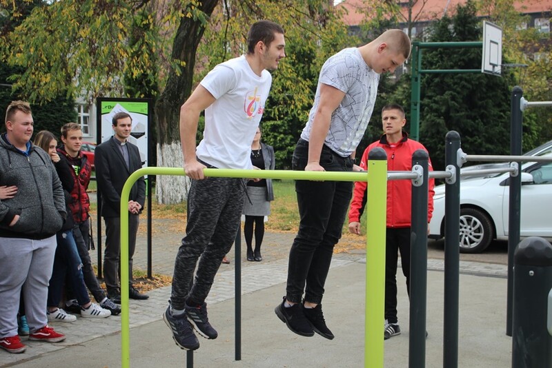 Dzisiaj przy Zespole Szkół nr 1 w Nowym Bytomiu została otwarta strefa crossfit