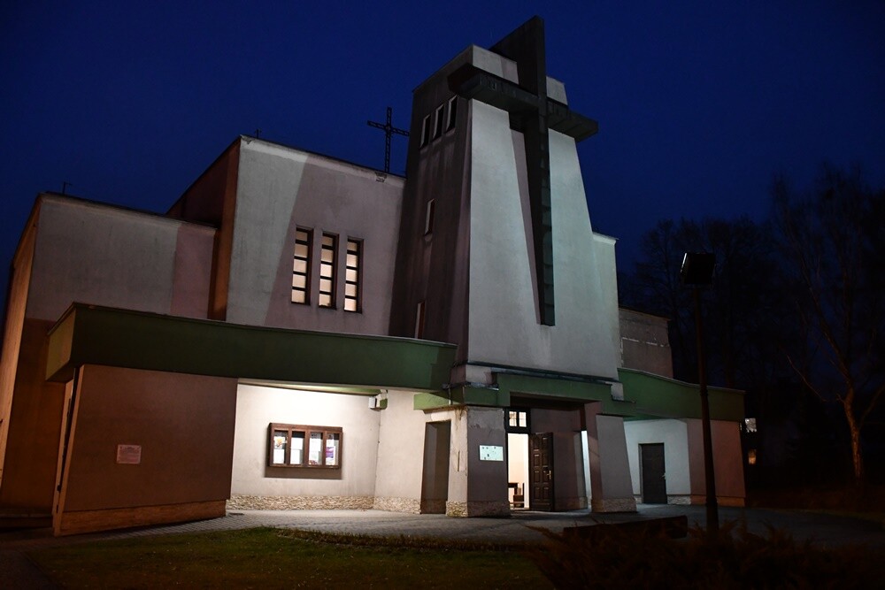 W piątek w Rudzie Śląskiej odbyła się Ekstremalna Droga Krzyżowa. Uczestnicy mieli do pokonania nocą 40 lub 30-kilometrową trasę prowadzącą przez różne dzielnice naszego miasta.

fot. Jacek Knapik