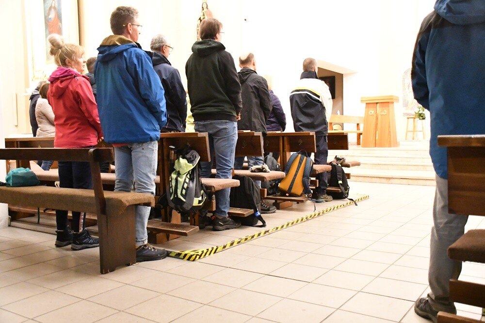 W piątek w Rudzie Śląskiej odbyła się Ekstremalna Droga Krzyżowa. Uczestnicy mieli do pokonania nocą 40 lub 30-kilometrową trasę prowadzącą przez różne dzielnice naszego miasta.

fot. Jacek Knapik