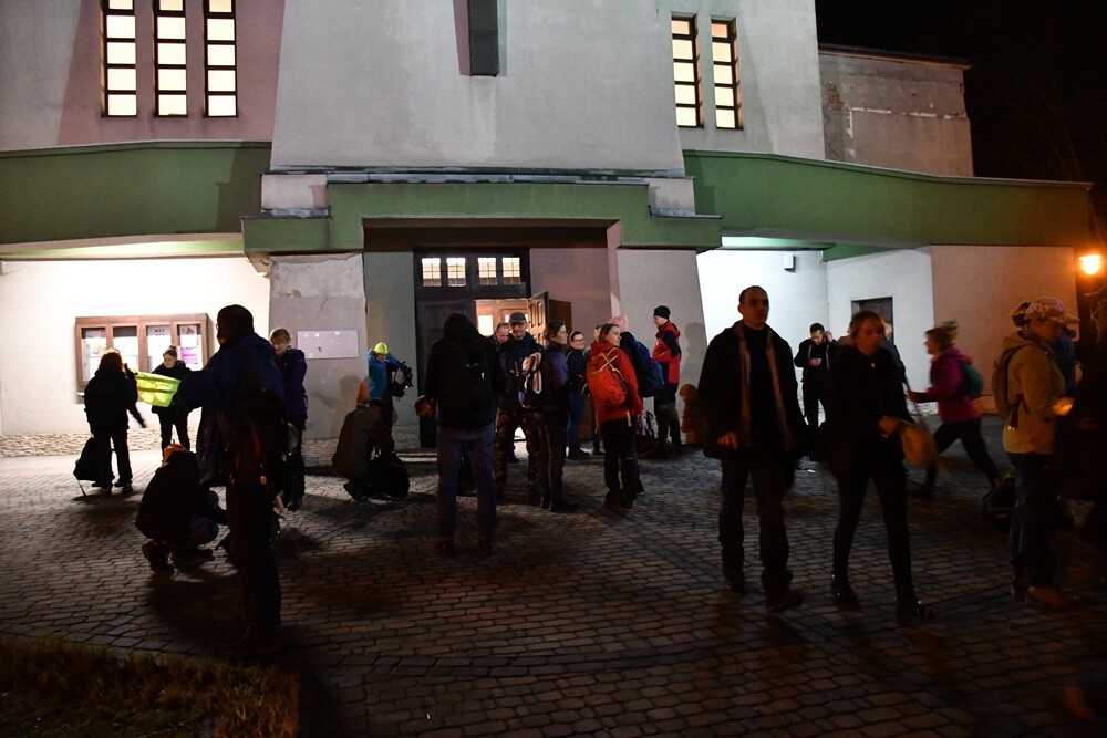 W piątek w Rudzie Śląskiej odbyła się Ekstremalna Droga Krzyżowa. Uczestnicy mieli do pokonania nocą 40 lub 30-kilometrową trasę prowadzącą przez różne dzielnice naszego miasta.

fot. Jacek Knapik