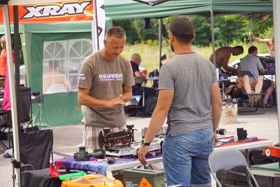 Eliminacje Mistrzostw Polski modeli samochodów zdalnie sterowanych ON- ROAD odbyły się w weekend w Rudzie Śląskiej - Wirku.