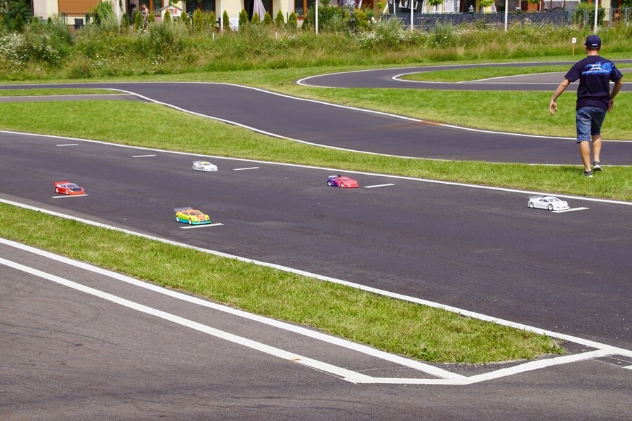 Eliminacje Mistrzostw Polski modeli samochodów zdalnie sterowanych ON- ROAD odbyły się w weekend w Rudzie Śląskiej - Wirku.