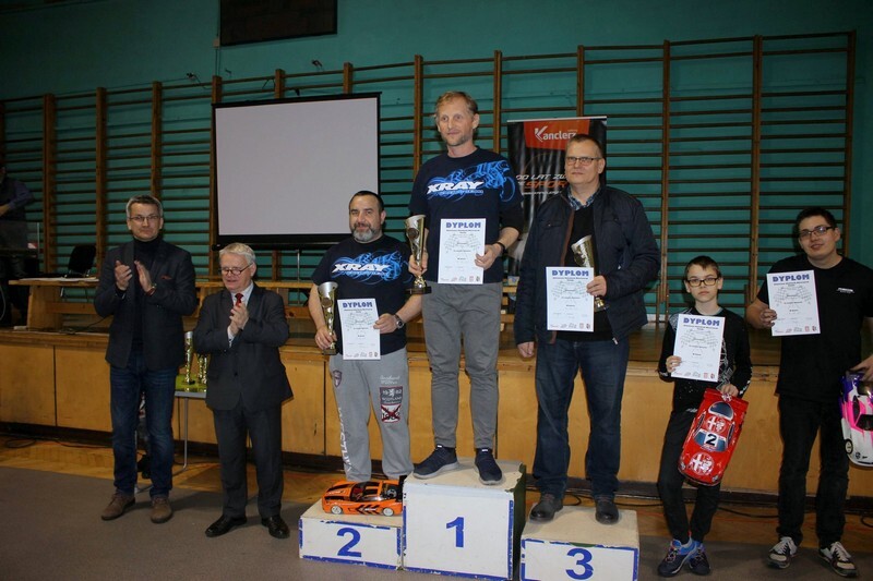 Wyścigi zostały rozegrane w klasach: E-10 Formuła, E-10 GT, E-10 Kadet, E-10 TC Spec 13.5, E-10 TC Spec 17.5, E-12, E-14 Rally.