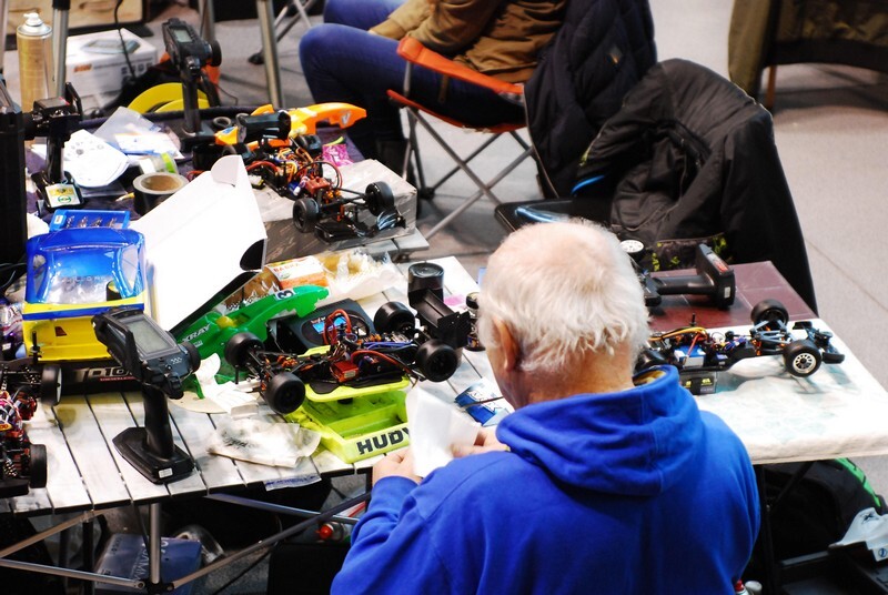 Halowe Eliminacje Mistrzostw Polski modeli zdalnie sterowanych w Rudzie Śląskiej odbyły się w dniach 9-10 marca 2019 r. To pierwsze tego typu zawody w naszym mieście. Do tej pory na torze przy ul. Kolberga odbywały się zarówno letnie eliminacje, jak i zawody modeli zdalnie sterowanych.