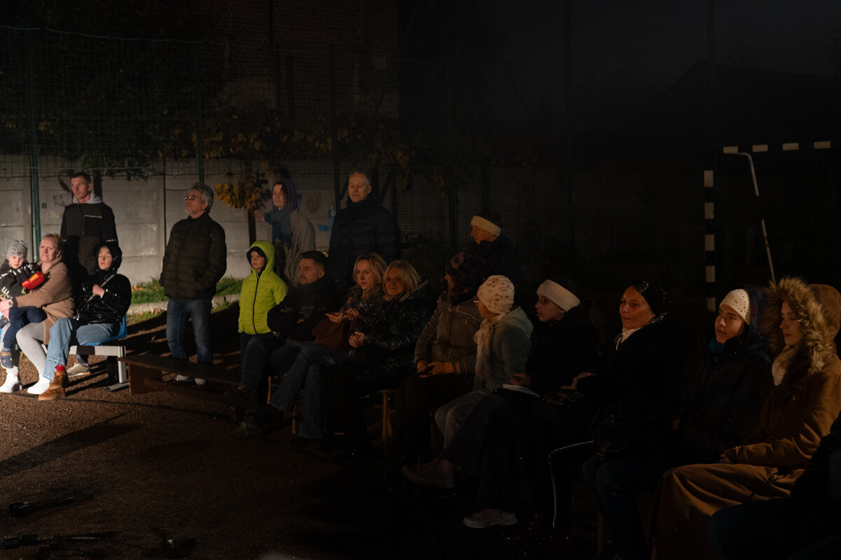 Wczoraj, 31 października br. na boisku Młodzieżowego Domu Kultury w Rudzie odbyło się widowisko ognia „Exultet – Światło Janasa”. / fot. Marek Faber