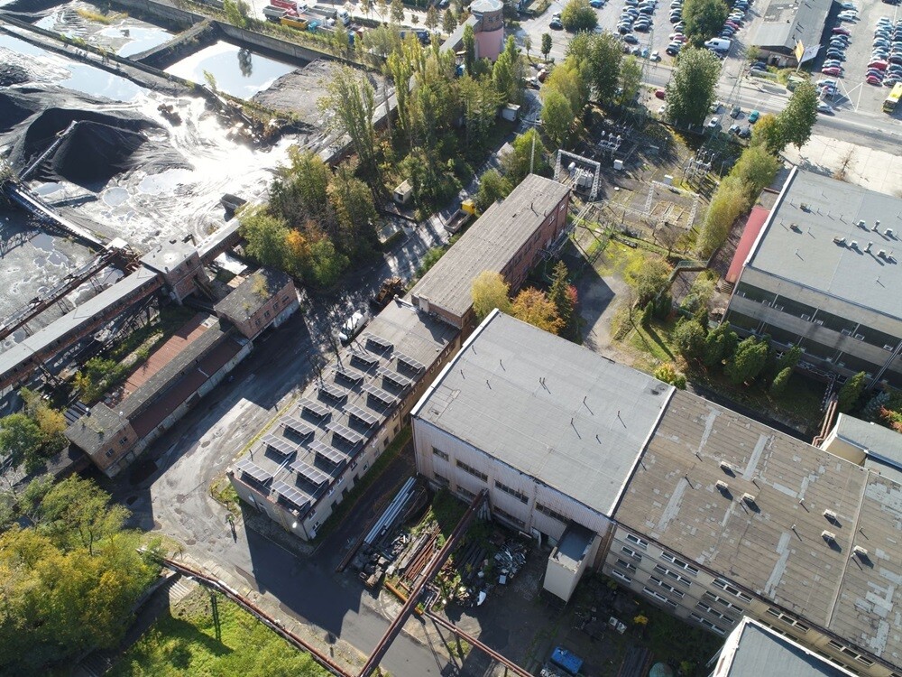 W Ruchu Halemba kopalni Ruda w Polskiej Grupie Górniczej w październiku uruchomiona została pilotażowa instalacja fotowoltaiczna o mocy 410 kWp (kilowatopików). To pierwsze z przedsięwzięć w dużym projekcie PGG na pozyskanie energii słonecznej.