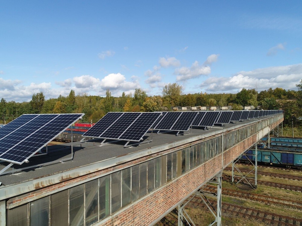 W Ruchu Halemba kopalni Ruda w Polskiej Grupie Górniczej w październiku uruchomiona została pilotażowa instalacja fotowoltaiczna o mocy 410 kWp (kilowatopików). To pierwsze z przedsięwzięć w dużym projekcie PGG na pozyskanie energii słonecznej.