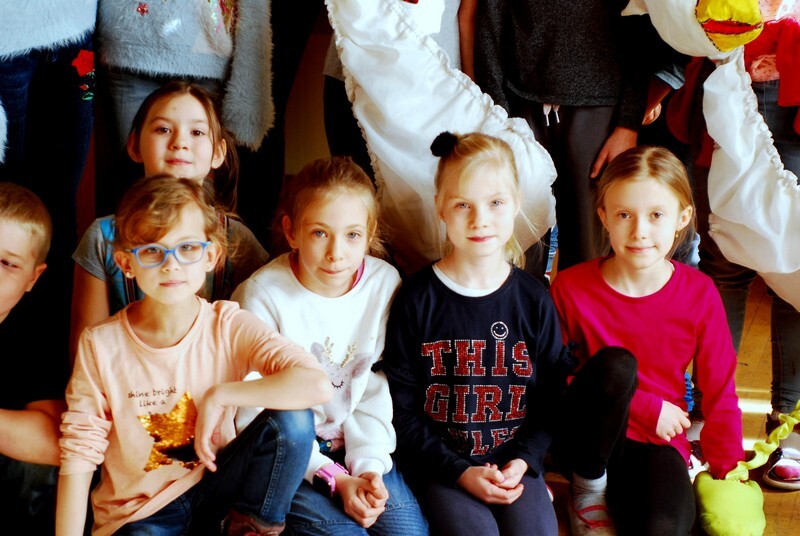 Zaplanowano też ciekawe zajęcia pt. „Balonowy zawrót głowy”, czyli doświadczenia z balonami.