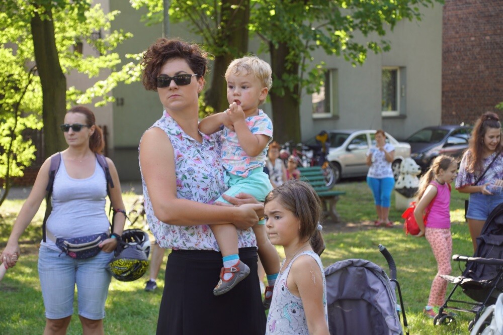Kochłowickimi plantami zawładnęły dzisiaj dzieci! Podczas Festiwalu Baniek Mydlanych zorganizowanego przez Stowarzyszenie "Lepsze Kochłowice. Lepsza Ruda Śląska" dobrej zabawie, uśmiechom i radosnym okrzykom najmłodszych mieszkańców Rudy Śląskiej nie było końca.
