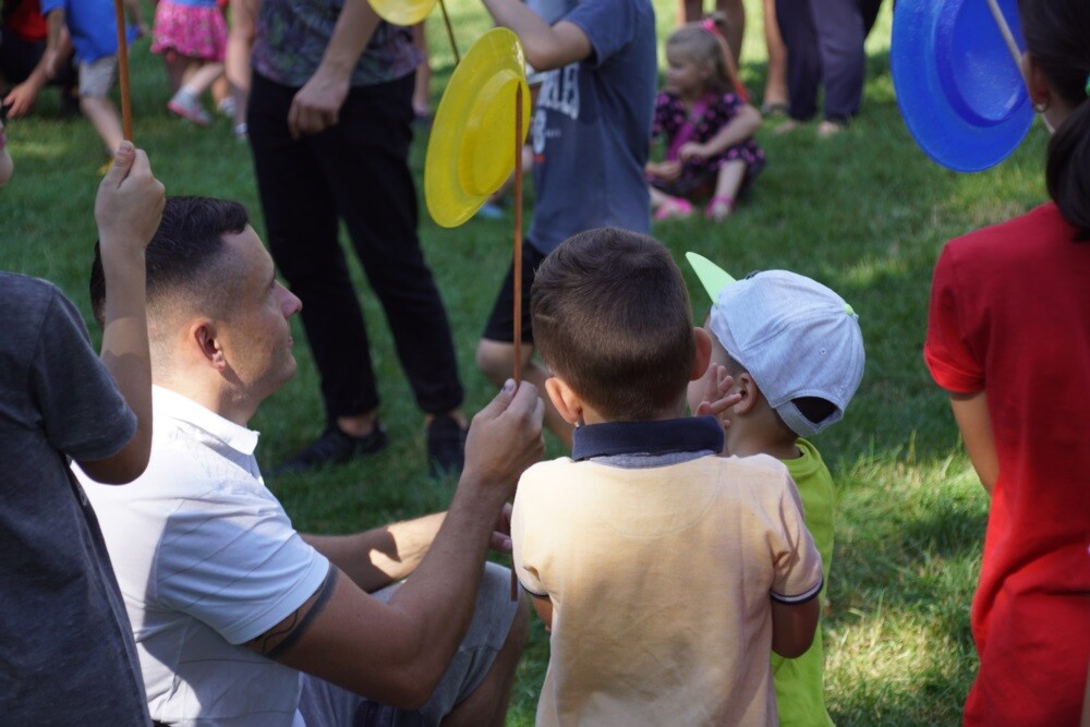 Kochłowickimi plantami zawładnęły dzisiaj dzieci! Podczas Festiwalu Baniek Mydlanych zorganizowanego przez Stowarzyszenie "Lepsze Kochłowice. Lepsza Ruda Śląska" dobrej zabawie, uśmiechom i radosnym okrzykom najmłodszych mieszkańców Rudy Śląskiej nie było końca.