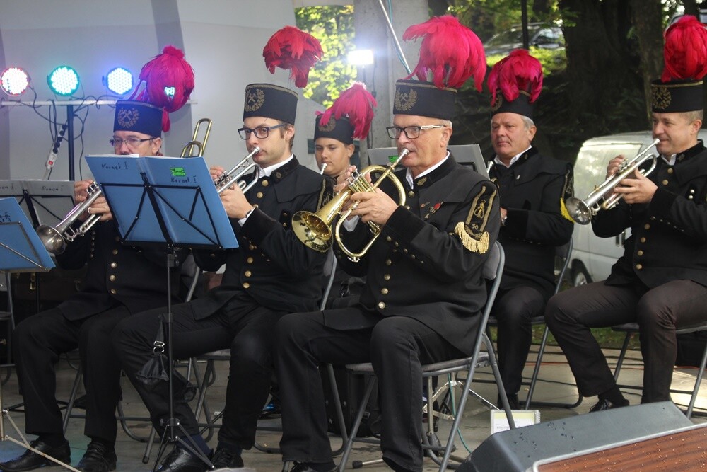 Wczoraj w Parku im. Augustyna Kozioła odbył się Międzynarodowy Festiwal Orkiestr Dętych, podczas którego zaprezentowały się rudzkie orkiestry dęte: „Pokój”, „Halemba” oraz „Bielszowice”.

fot. UM Ruda Śląska