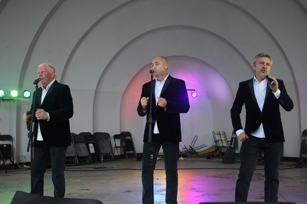 Wczoraj w Parku im. Augustyna Kozioła odbył się Międzynarodowy Festiwal Orkiestr Dętych, podczas którego zaprezentowały się rudzkie orkiestry dęte: „Pokój”, „Halemba” oraz „Bielszowice”.

fot. UM Ruda Śląska