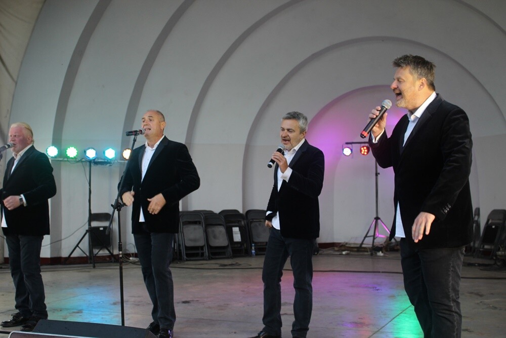 Wczoraj w Parku im. Augustyna Kozioła odbył się Międzynarodowy Festiwal Orkiestr Dętych, podczas którego zaprezentowały się rudzkie orkiestry dęte: „Pokój”, „Halemba” oraz „Bielszowice”.

fot. UM Ruda Śląska