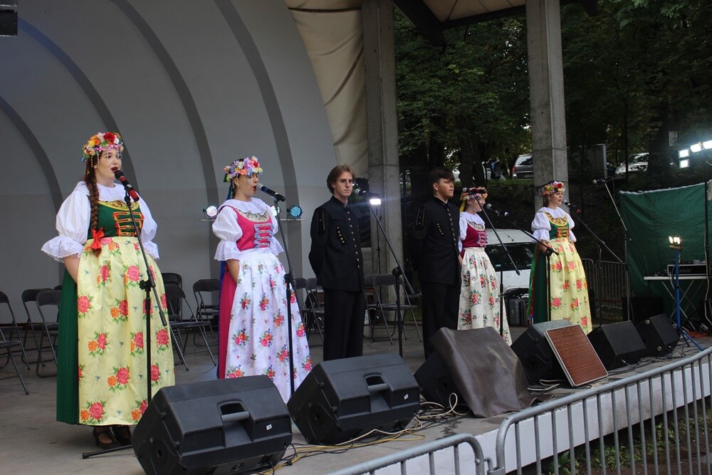 Wczoraj w Parku im. Augustyna Kozioła odbył się Międzynarodowy Festiwal Orkiestr Dętych, podczas którego zaprezentowały się rudzkie orkiestry dęte: „Pokój”, „Halemba” oraz „Bielszowice”.

fot. UM Ruda Śląska