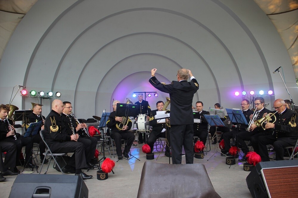 Wczoraj w Parku im. Augustyna Kozioła odbył się Międzynarodowy Festiwal Orkiestr Dętych, podczas którego zaprezentowały się rudzkie orkiestry dęte: „Pokój”, „Halemba” oraz „Bielszowice”.

fot. UM Ruda Śląska