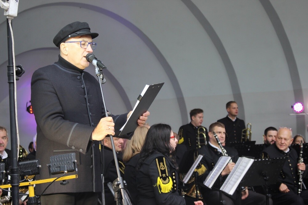 Wczoraj w Parku im. Augustyna Kozioła odbył się Międzynarodowy Festiwal Orkiestr Dętych, podczas którego zaprezentowały się rudzkie orkiestry dęte: „Pokój”, „Halemba” oraz „Bielszowice”.

fot. UM Ruda Śląska