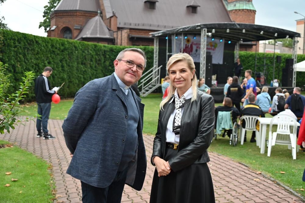 Festyn „Bądźmy radosną wspólnotą” – miejsce spotkań dla całych rodzin!/fot. FB Anna Krzysteczko