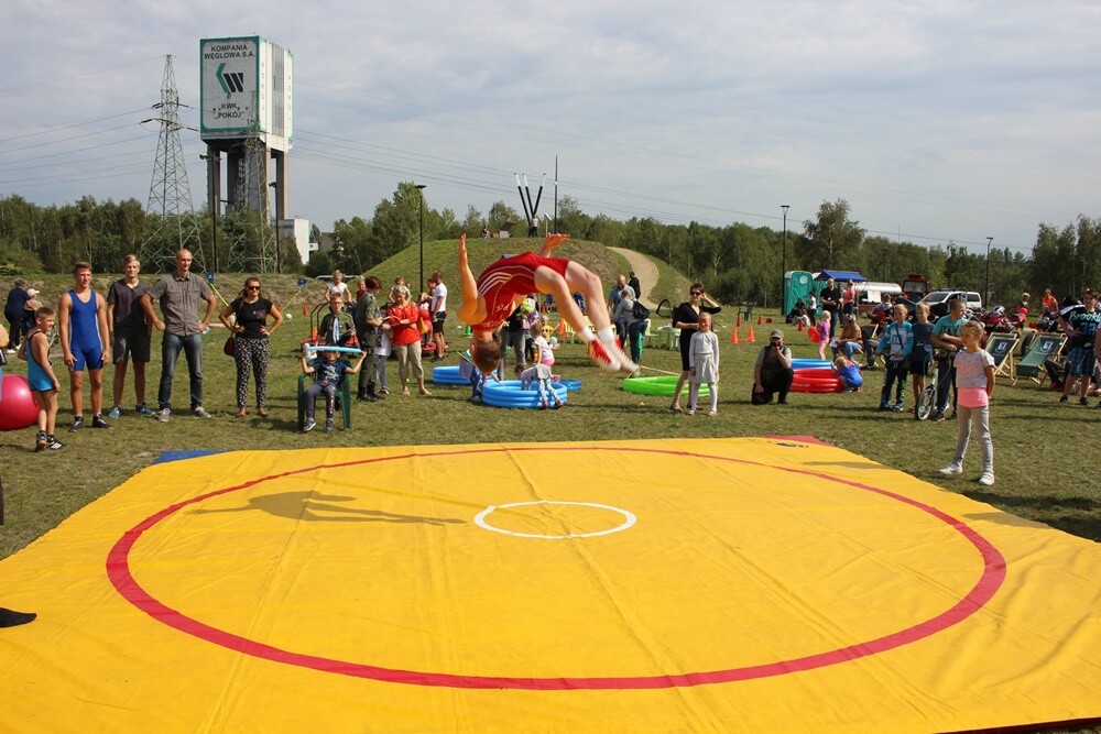 Góra Antonia była dziś miejscem, gdzie odbywał się piknik "Ruda na sportowo". Atrakcji nie brakowało - harcerze zorganizowali gry terenowe, sportowcy dali pokaz swych umiejętności i talentów, miał miejsce turniej szachowy.