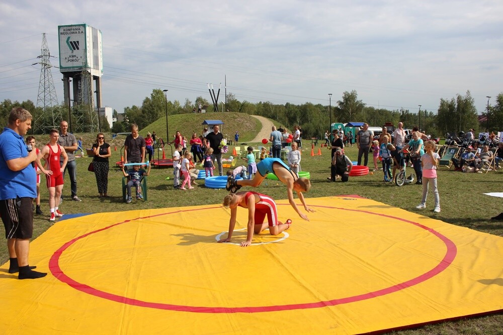 Góra Antonia była dziś miejscem, gdzie odbywał się piknik "Ruda na sportowo". Atrakcji nie brakowało - harcerze zorganizowali gry terenowe, sportowcy dali pokaz swych umiejętności i talentów, miał miejsce turniej szachowy.